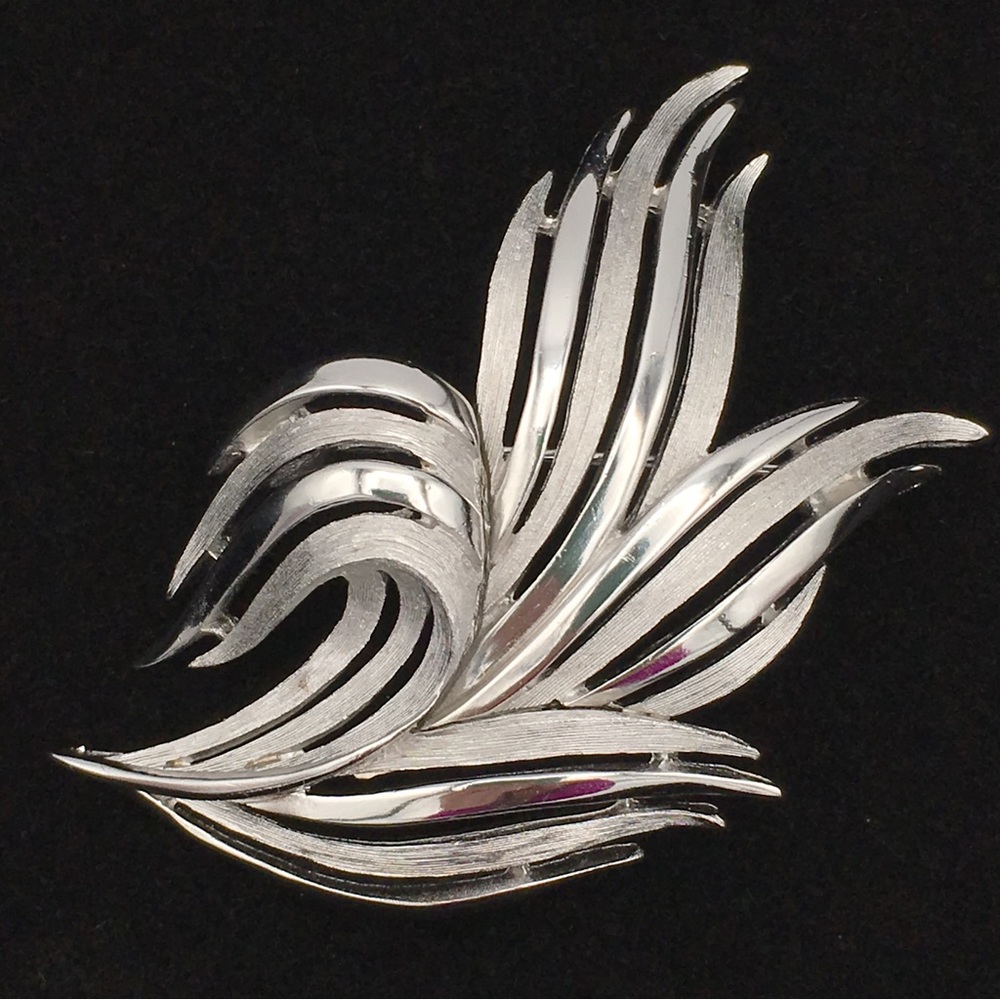 Vintage Crown Trifari Modernist Silvertone Palm Leaf Brooch Pin